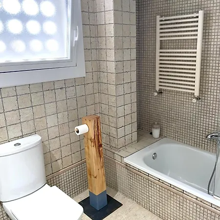 El Pis Apartment *